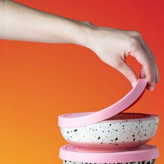 TAPA – silikonové víčko Praktické, znovupoužitelné a krásně jednoduché. 💛 Dostupné ve dvou velikostech – na střední i...